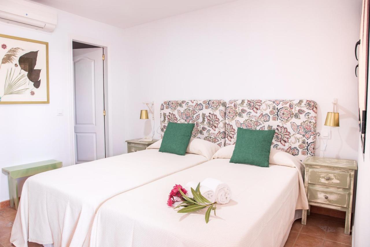 Hotel Marhava Conil De La Frontera Exteriör bild